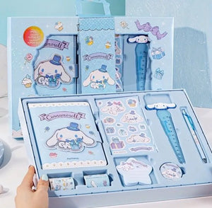 Sanrio - Cinnamoroll luxe schrijfset - notitieboek met magnetische sluiting - pen - stickers - cadeauset - geschenl- Kuromi - Hello Kitty - My Melody - PomPomPurin - Pochacco - cadeau - Kawaii