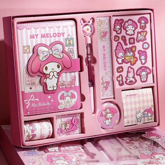 Sanrio - My Melody - Luxe schrijfset - notitieboek met magnetische sluiting en pen - cadeauset - geschenkset - Kuromi - Hello Kitty - Cinnamoroll - PomPomPurin - Pochacco - kawaii